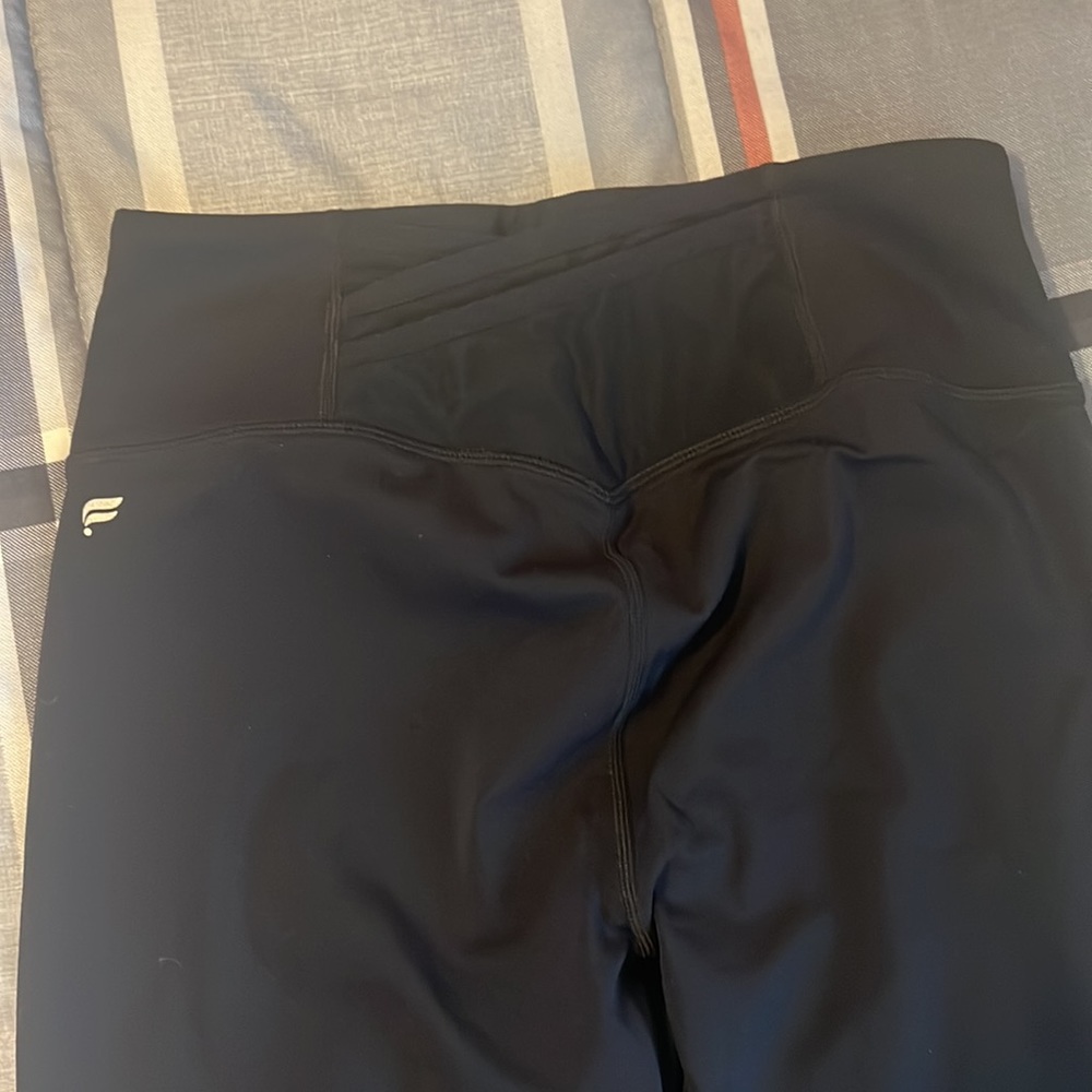 Women’s Fabletics Crop Legging! - Picture 2 of 4